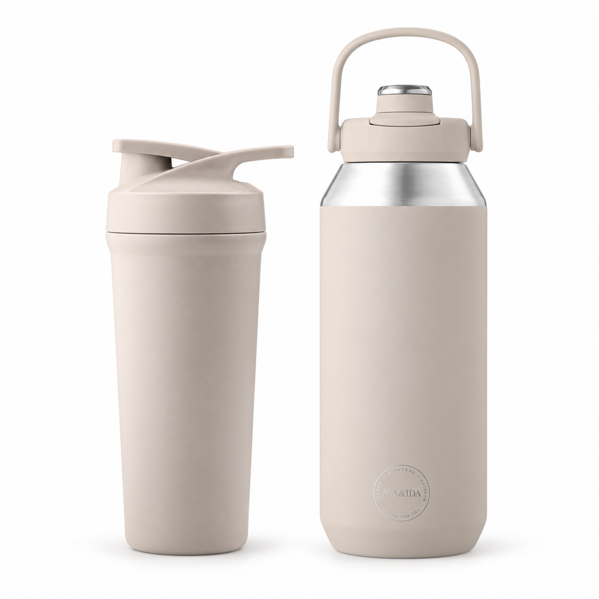 Beige shaker og sportsflaske med bærehåndtak fra AYA&IDA
