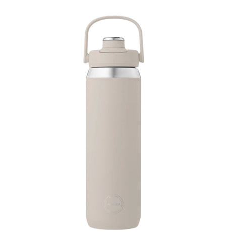 AYA&IDA Sports Bottle 700 ml i Cream Beige med bærehåndtak og skrukork
