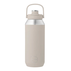 AYA&IDA Sports Bottle 950 ml i Cream Beige med bærehåndtak og skrukork