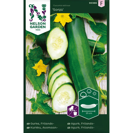 Slangeagurk ‘Sonja’ høstet og klar til bruk i salat.