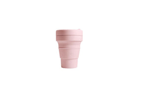 Sammenleggbar gjenbrukskopp i rosa silikon egnet for kaffe på farten