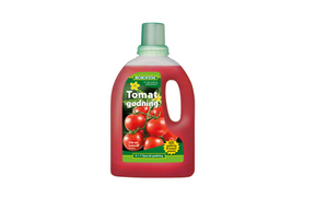 Flytende tomatgjødsel i flaske brukt til sunn vekst og god avling