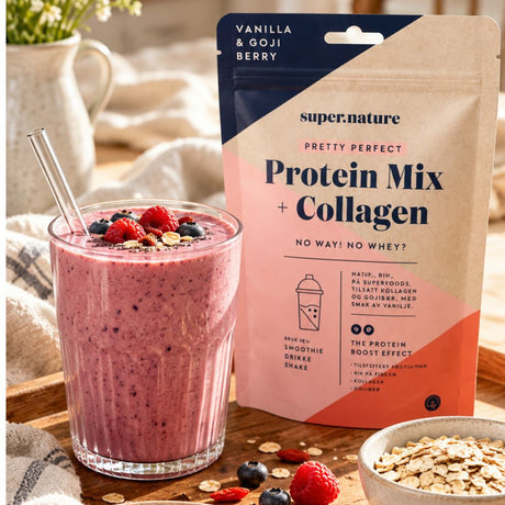 protein mix pose med glass ved siden av smoothe