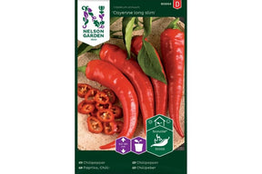 Lange, slanke Cayenne-chilier som modner i sterke røde belger.